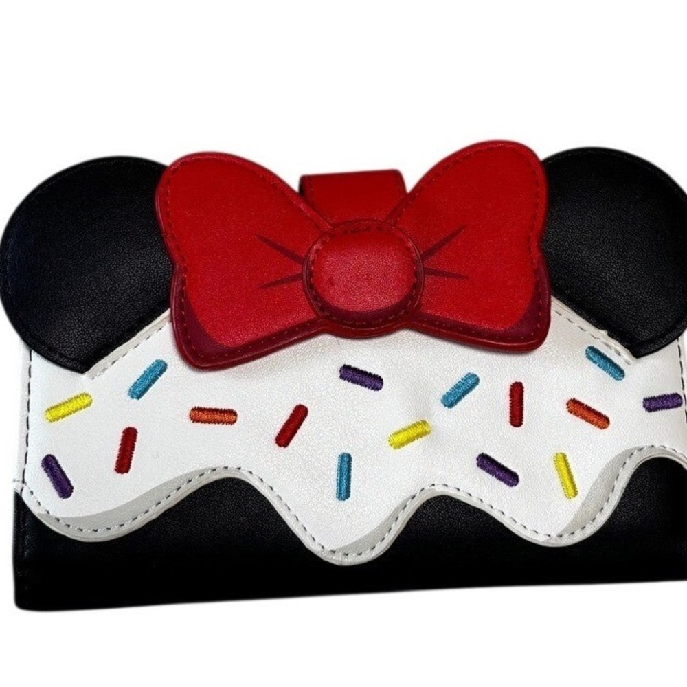 Loungefly Disney Minnie Mouse Cupcake Sprinkles Bifold Wallet Red White Black‎